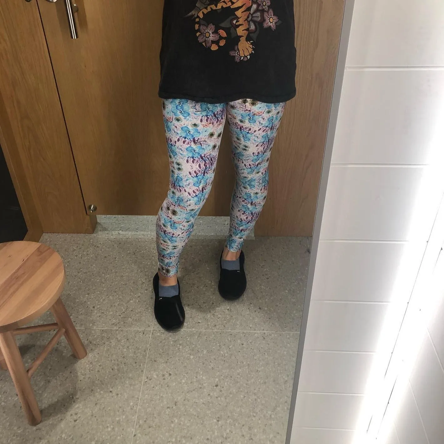 Blue Floral Yoga Leggings, Feminine Girlie Flower Print Women's Long Yoga Pants-Made in USA/EU/MX