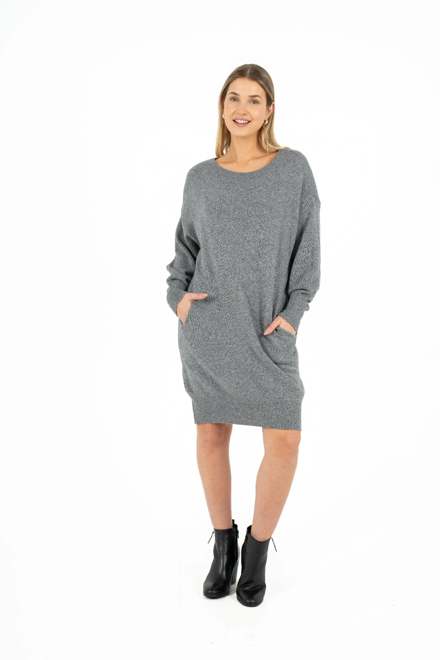 M Made in Italy – Crew-Neck Long Sleeve Knit Dress With Side Pockets