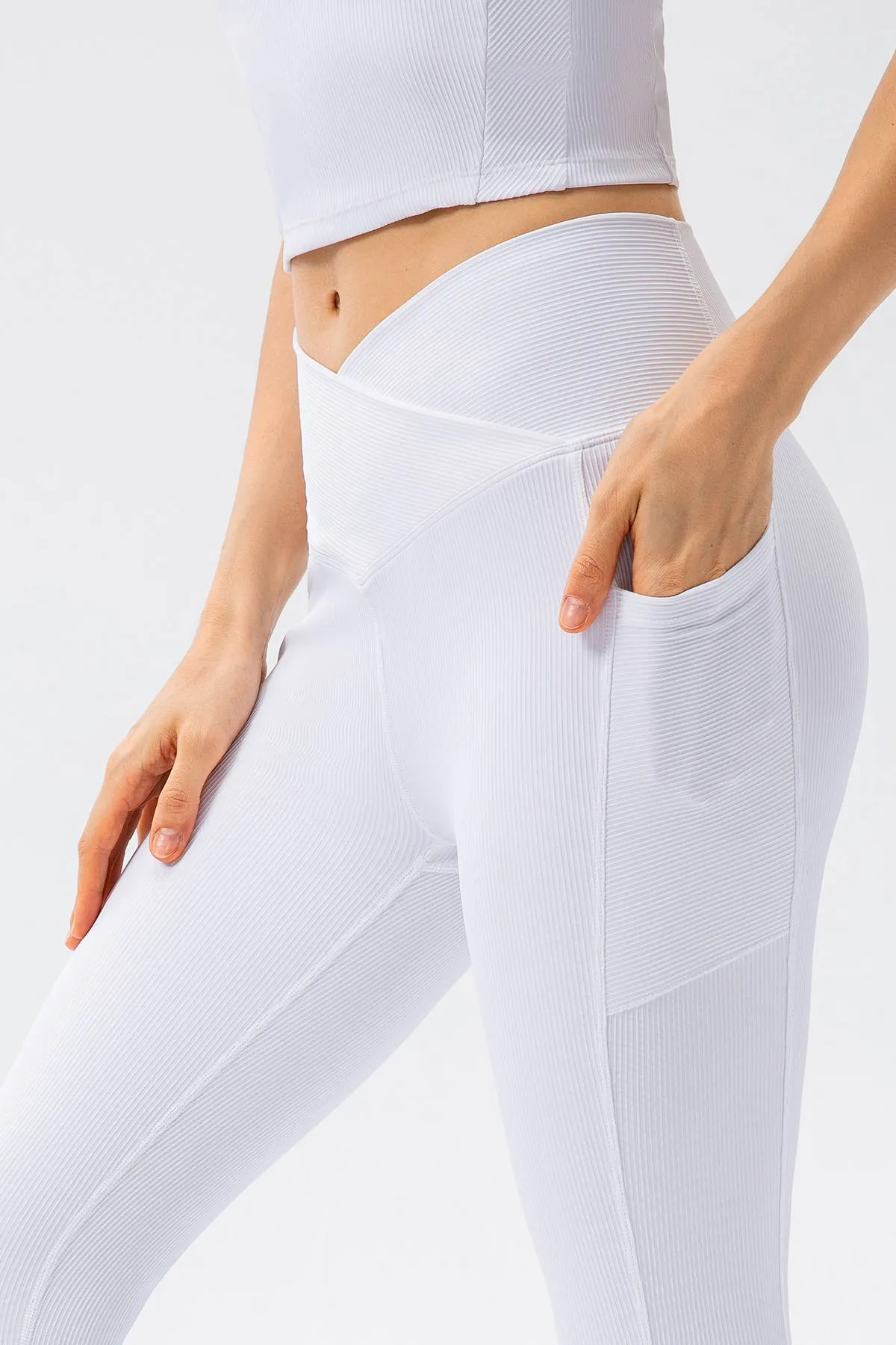 Ribbed V-Shape Leggings with Pockets