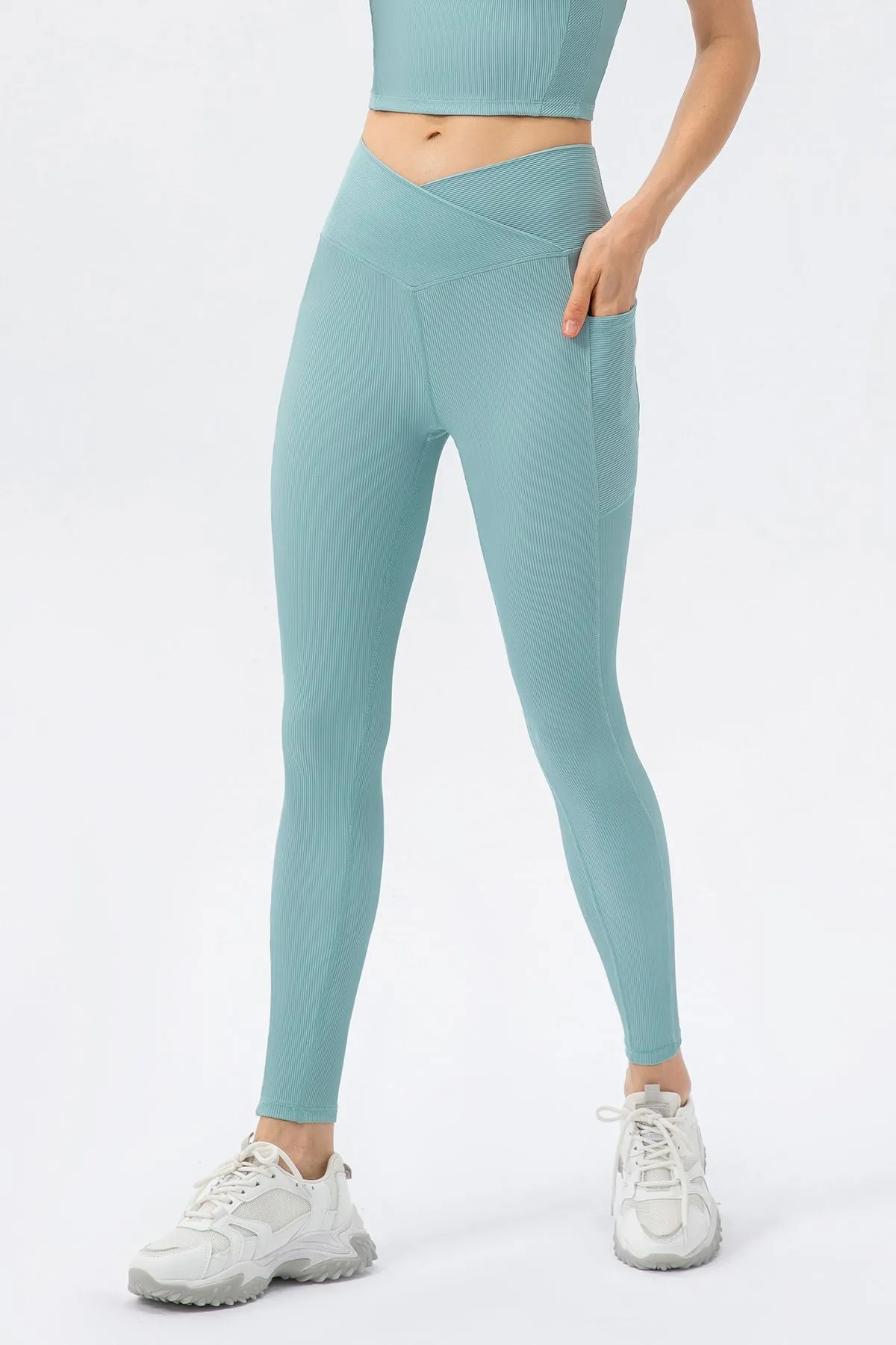 Ribbed V-Shape Leggings with Pockets