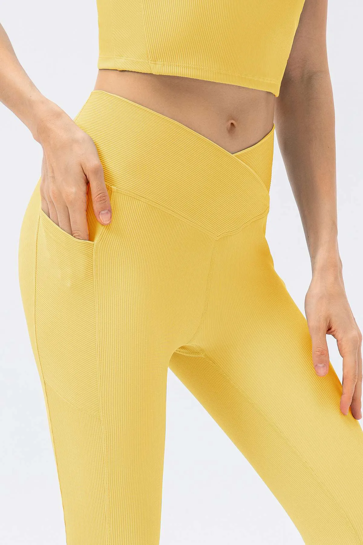 Ribbed V-Shape Leggings with Pockets