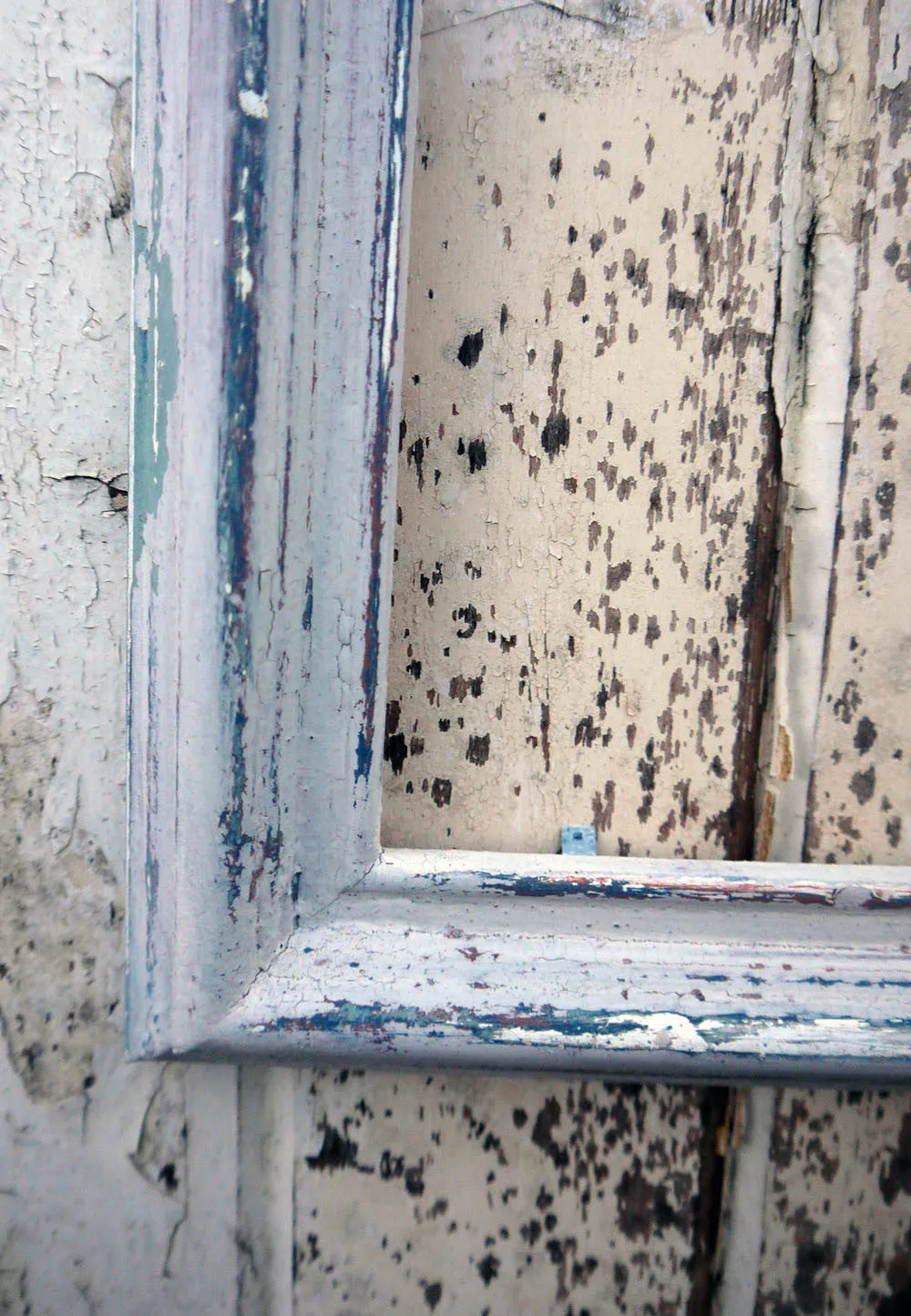 Rustic vintage painted picture frame in Miss Mustard Seed Milk Paint