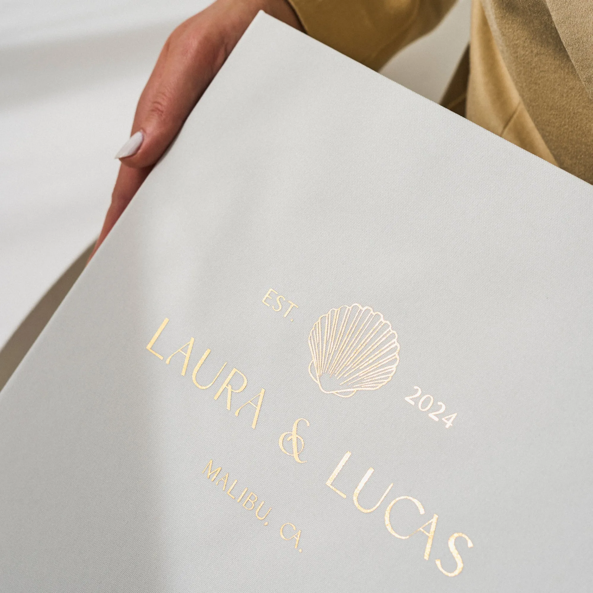Silky White   Real Gold | Guest Book | Beach Weddings