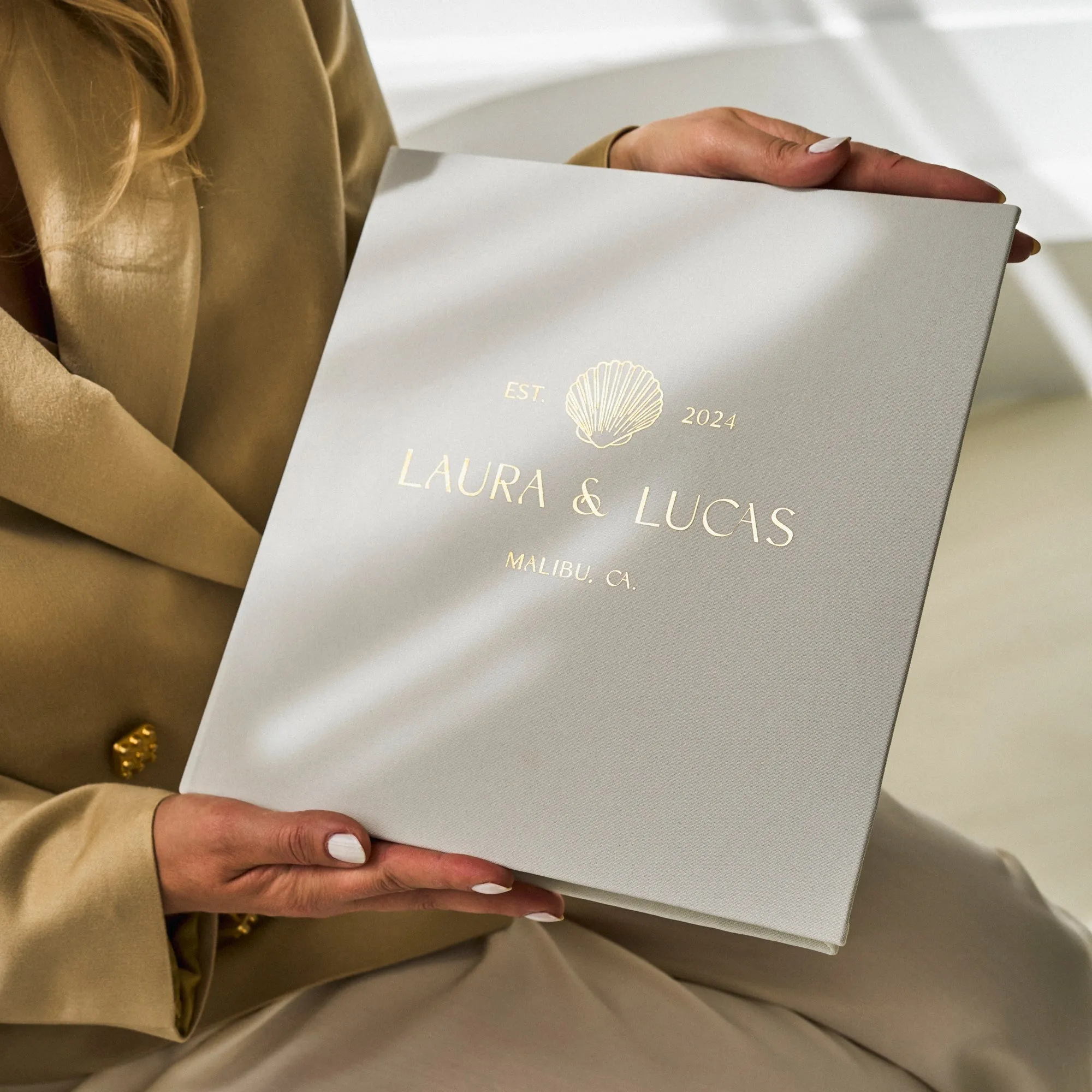 Silky White   Real Gold | Guest Book | Beach Weddings